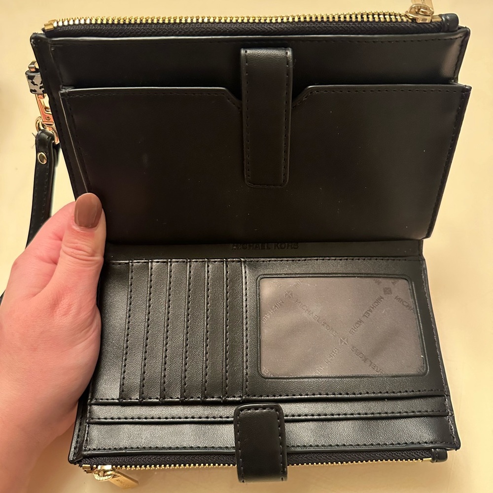 Micheal kors animal mini bag that comes with a wallet. - Picture 3 of 5